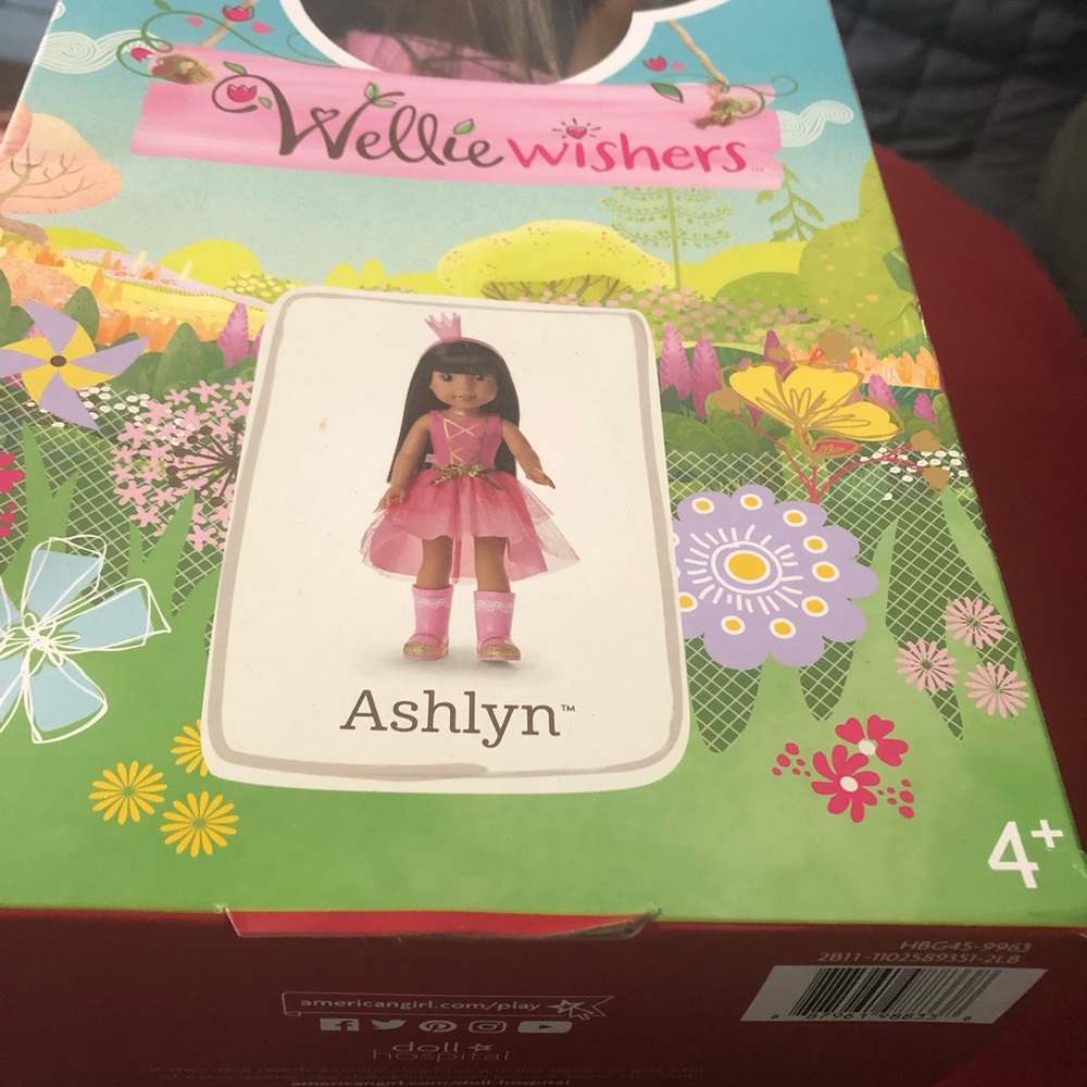 Ashlyn American Girl. In box, never been played with, missing crown.